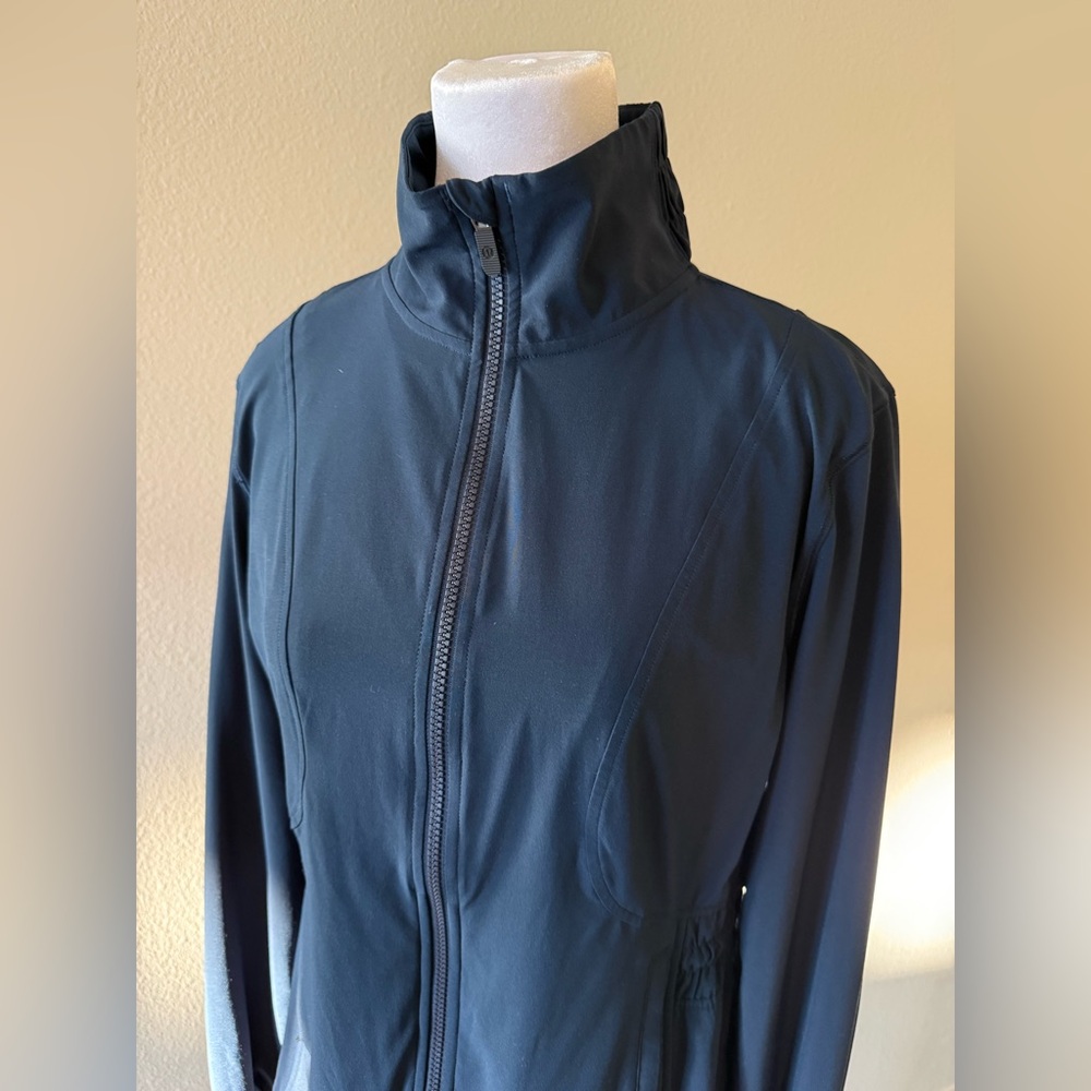 Lululemon Jacket - Picture 6 of 9
